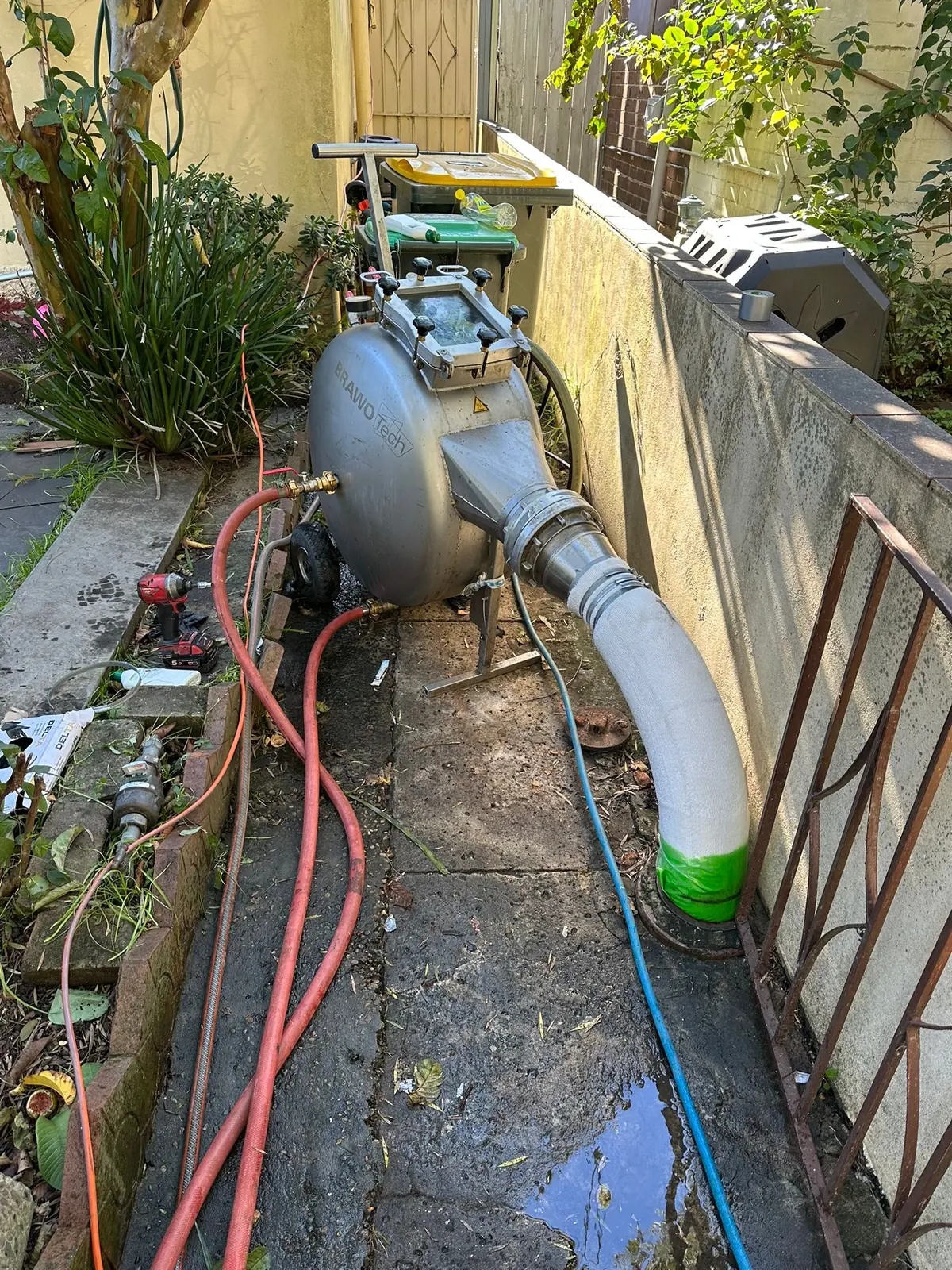 Pipe Relining vs Excavation: Which Repair?
